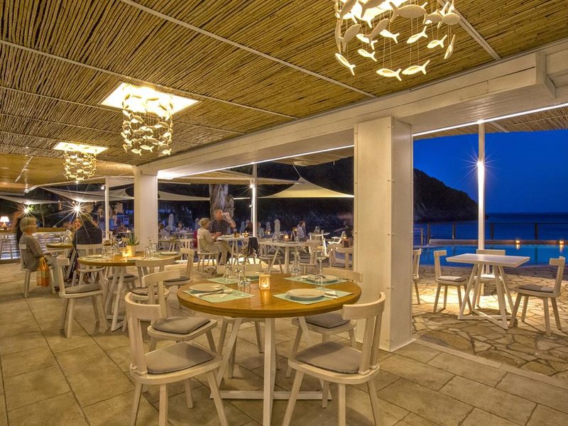 Akrotiri Beach Hotel  305370