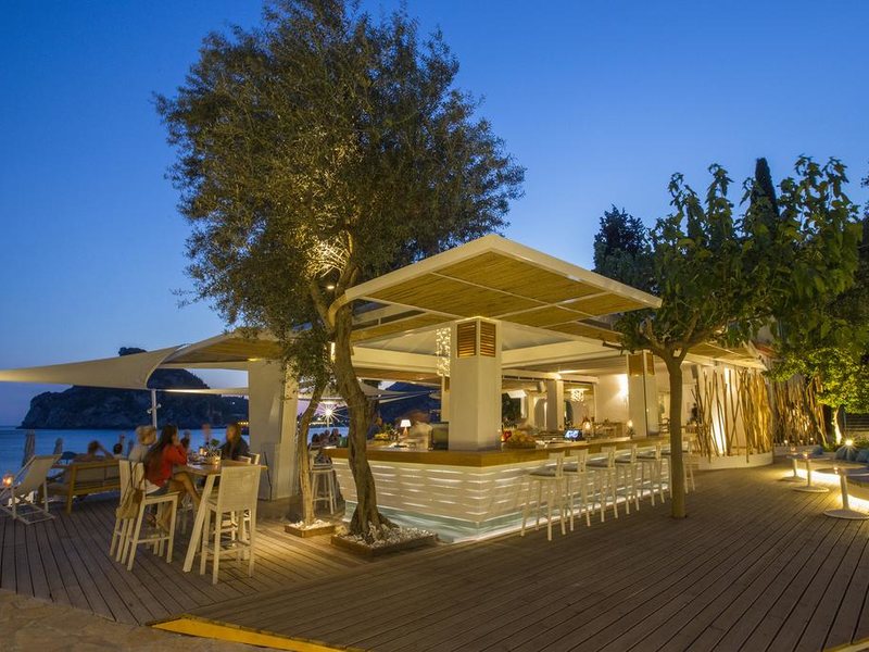 Akrotiri Beach Hotel  305376