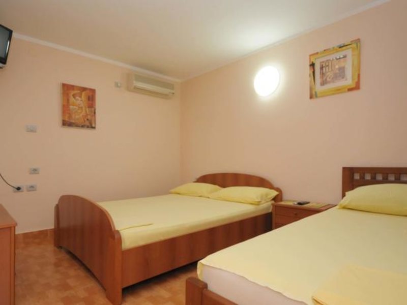 Apartments Dragana 71111