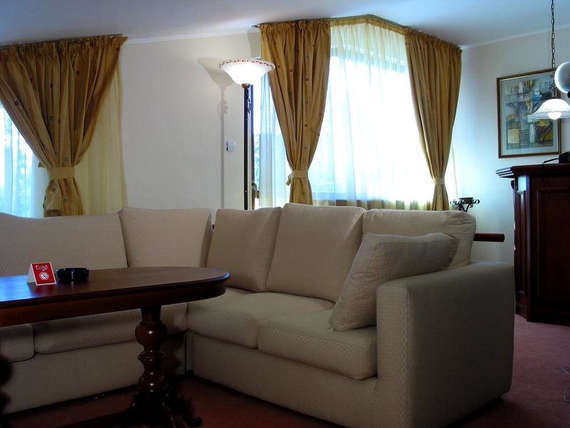 Elina Hotel 245250