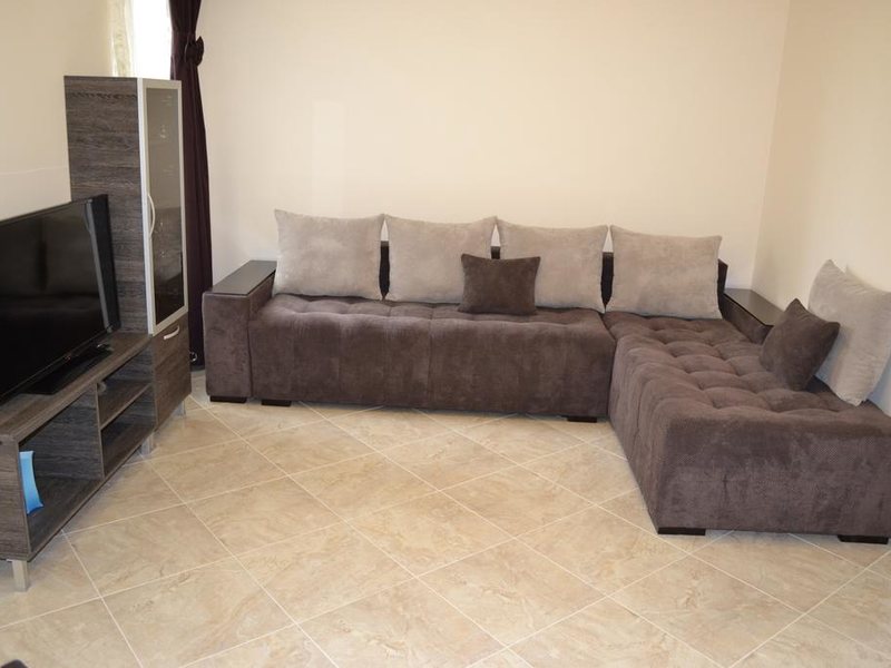 Esteban Apartcomplex 252706