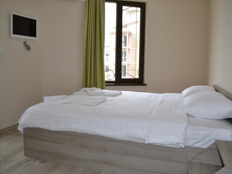 Esteban Apartcomplex 252708