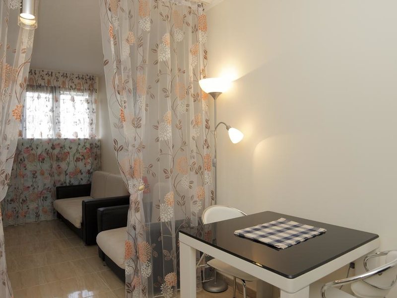 Esteban Apartcomplex 252710