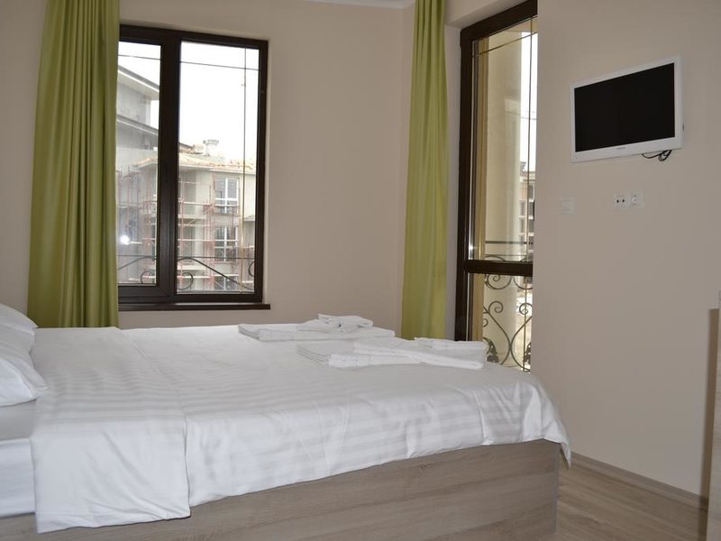 Esteban Apartcomplex 252712