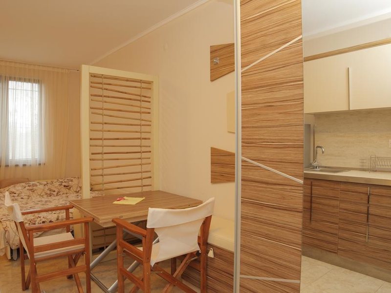 Esteban Apartcomplex 252713