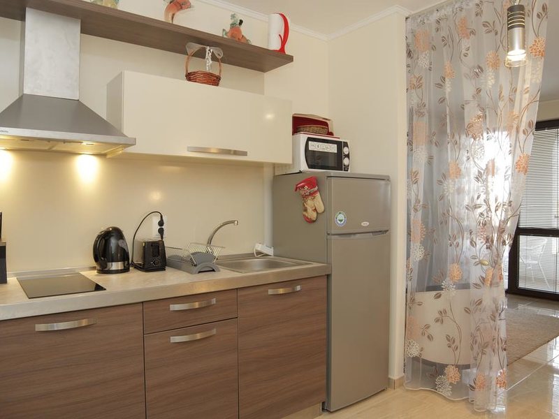 Esteban Apartcomplex 252723