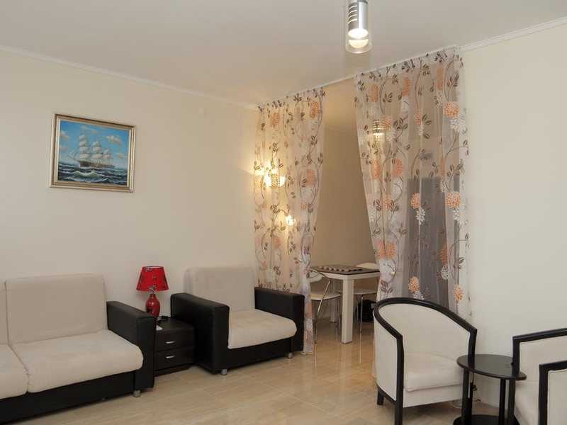 Esteban Apartcomplex 252724