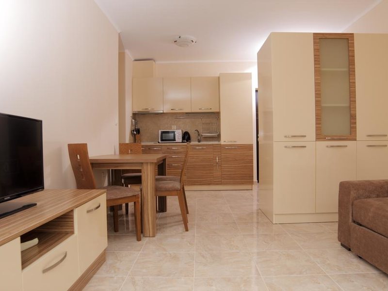 Esteban Apartcomplex 252731