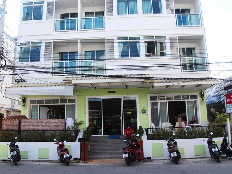 Green Harbor Patong Hotel 200159