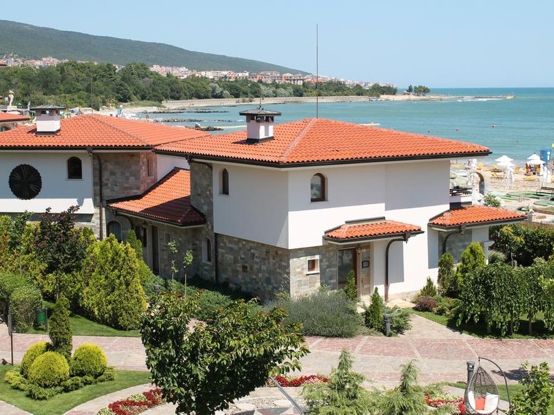 Helena VIP Villas 254709