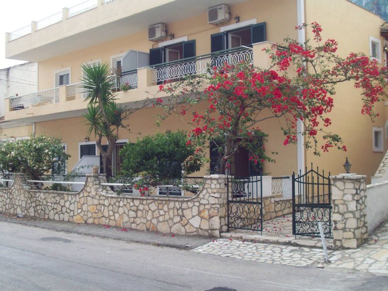 Irini Apartments 250488