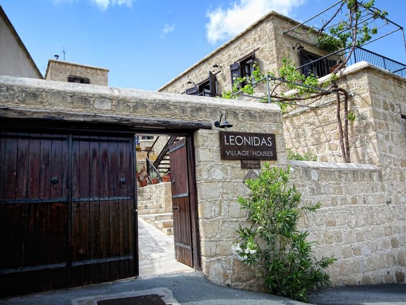 Leonidas Village Houses 291786