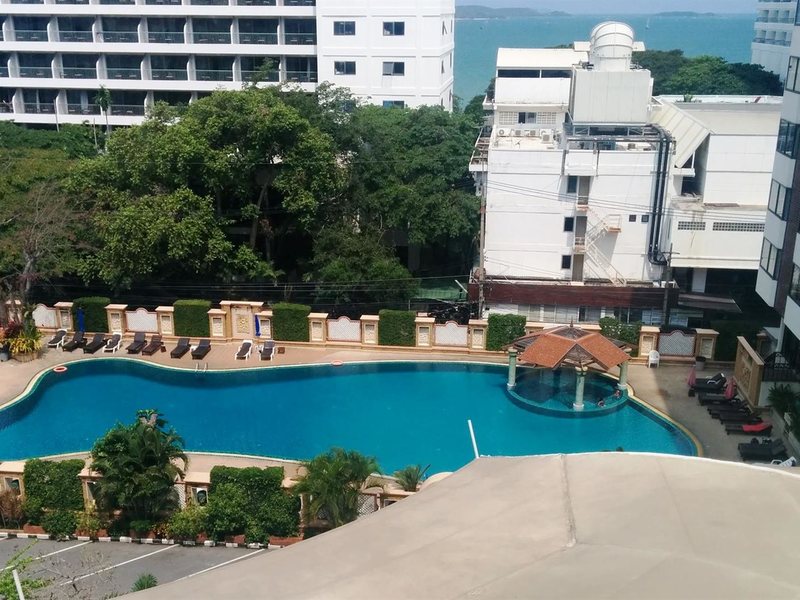 Mountain beach 3 pattaya. Маунтин отель Паттайя. Маунтин Бич Тайланд. Отель Mountain Beach 4. Mountain Beach Hotel Маунтин Бич отель.