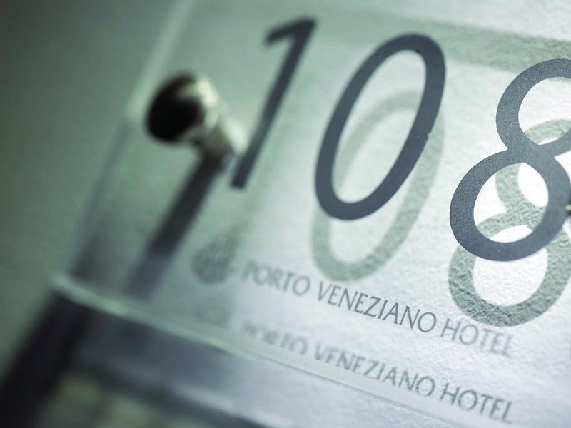 Porto Veneziano Hotel & Suites 255500