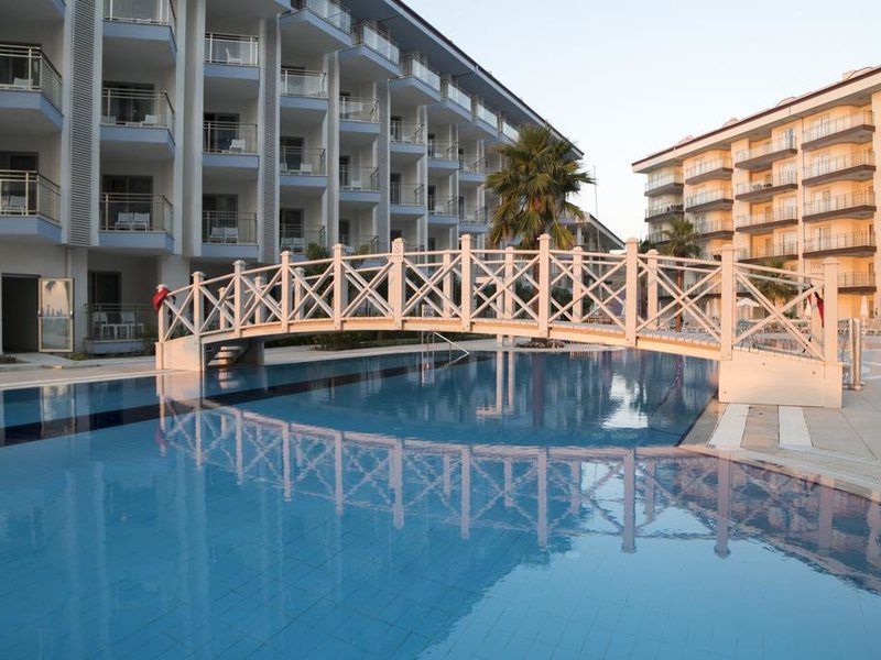 Ramada Hotel & Suite Kusadasi 277181