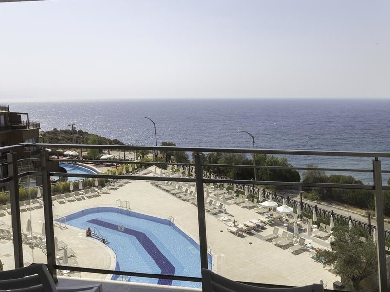 Ramada Hotel & Suite Kusadasi 277187