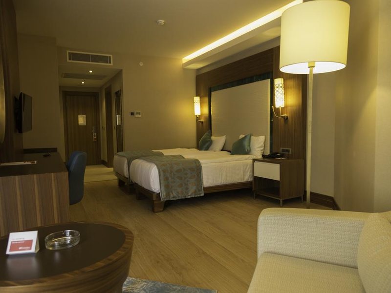 Ramada Hotel & Suite Kusadasi 277192