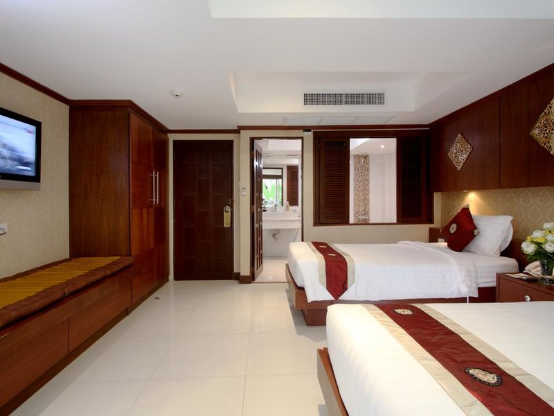 Rayaburi Hotel Patong 210226