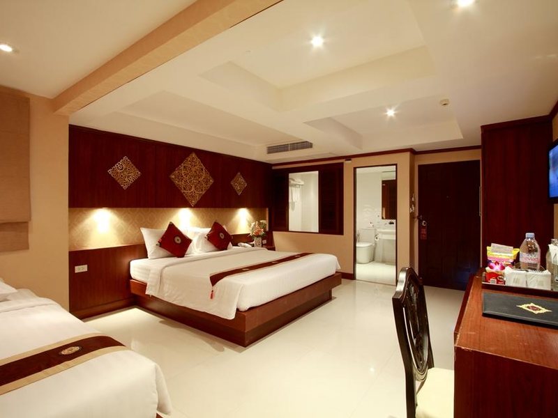 Rayaburi Hotel Patong 210230