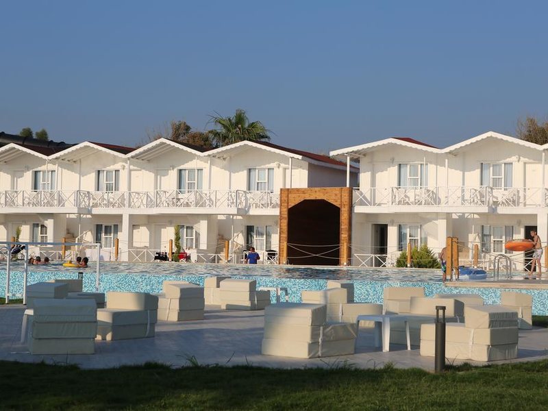 Risus Aqua Beach Resort Hotel  282180