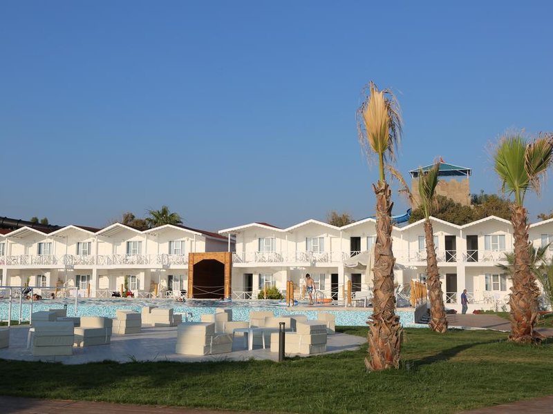 Risus Aqua Beach Resort Hotel  282187