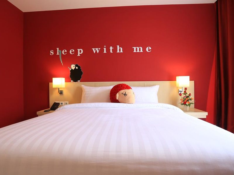 Sleep With Me Hotel 211094