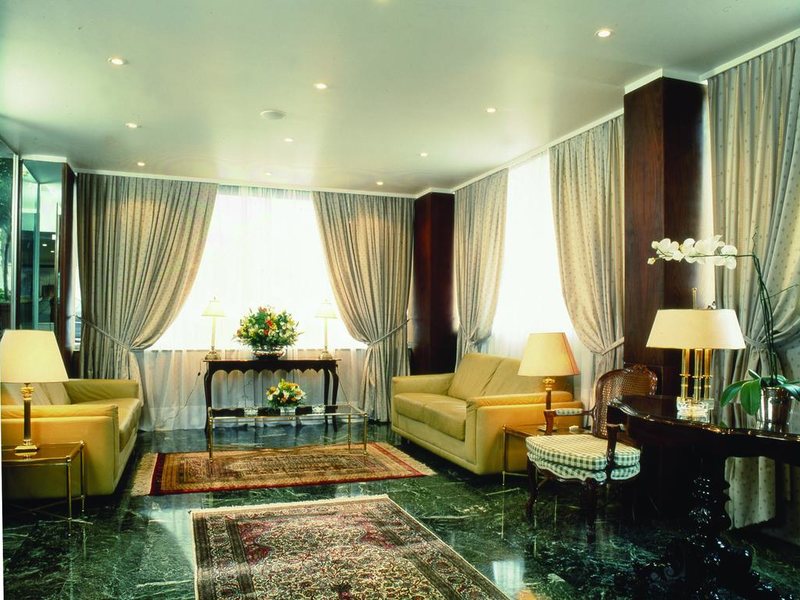 The Park Hotel Piraeus 289485