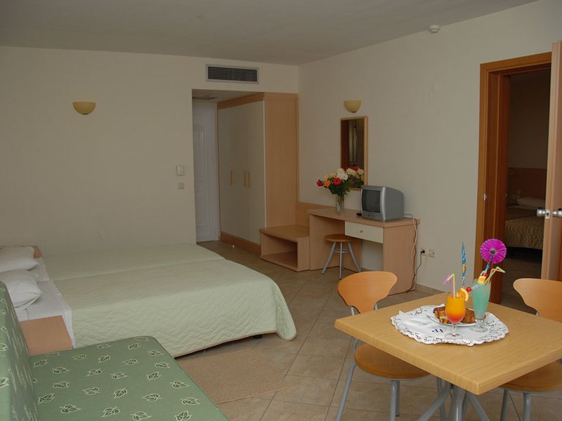 Thinalos Apart Hotel 262528