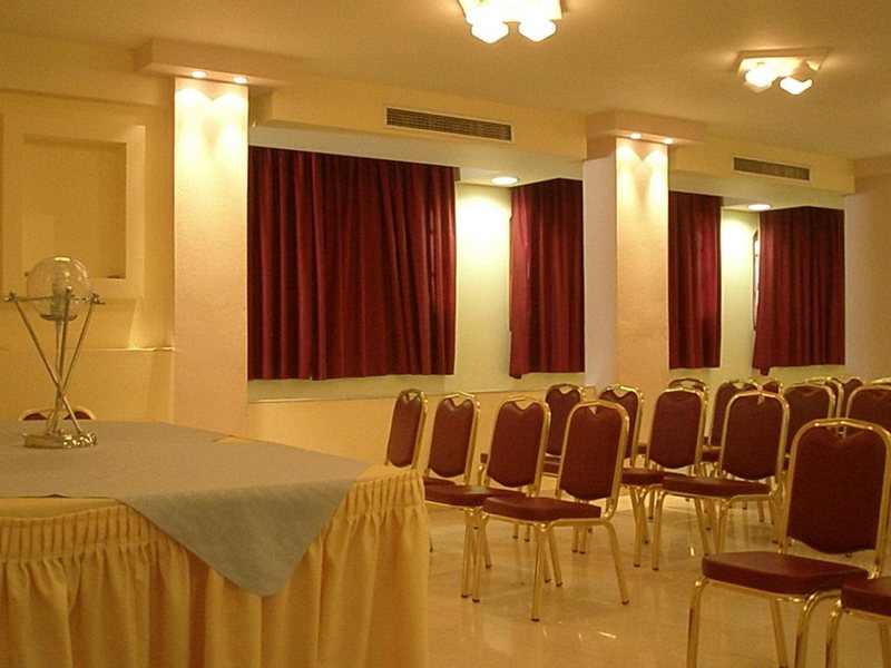 Tolo Hotel 220502