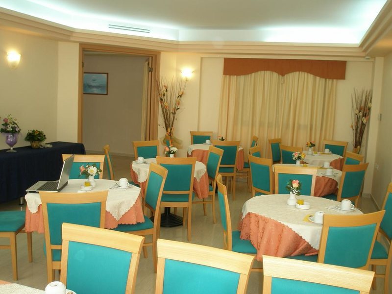 Tolo Hotel 220505