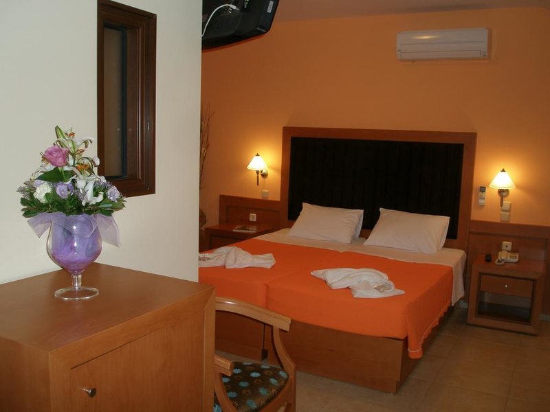 Tolo Hotel 220509