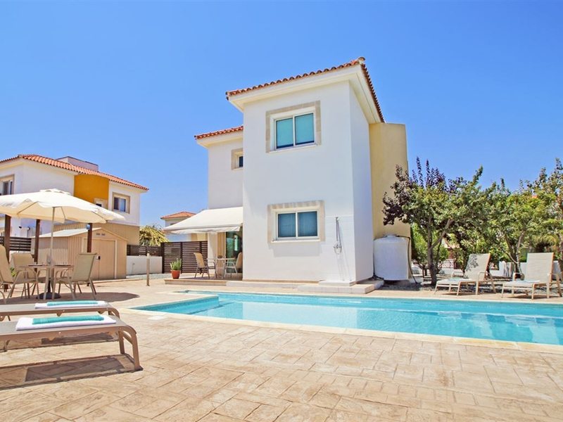 Villas2Let Agia Thekla 292907